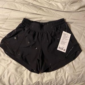 NWT Lululemon Hotty Hot Short 4” Lined Sz 6
